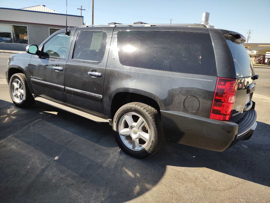 2012 Chevrolet Suburban Image 4