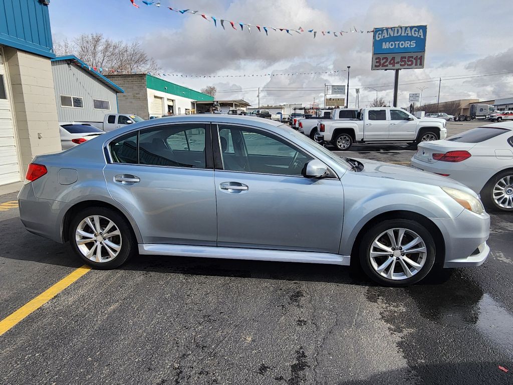 2013 Subaru Legacy Image 1