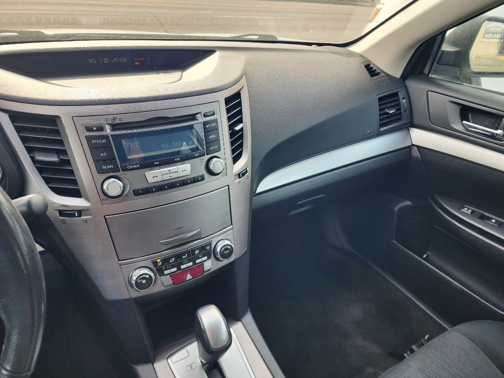2013 Subaru Legacy Image 8