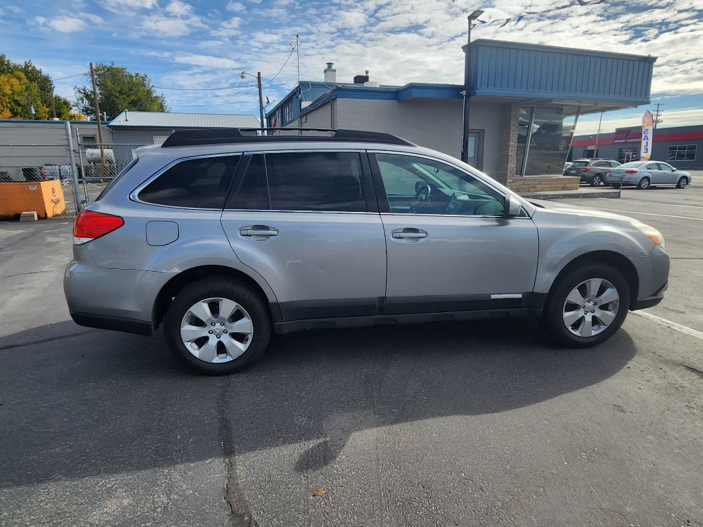 2011 Subaru Outback Image 2