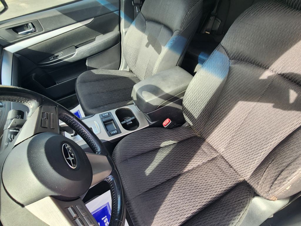 2011 Subaru Outback Image 8