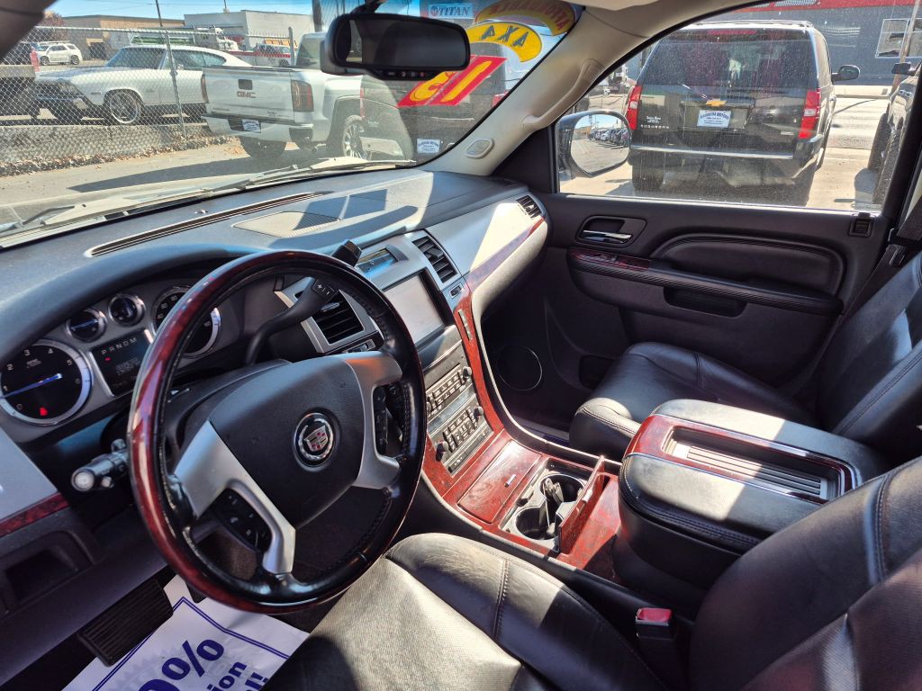 2013 Cadillac Escalade Image 3