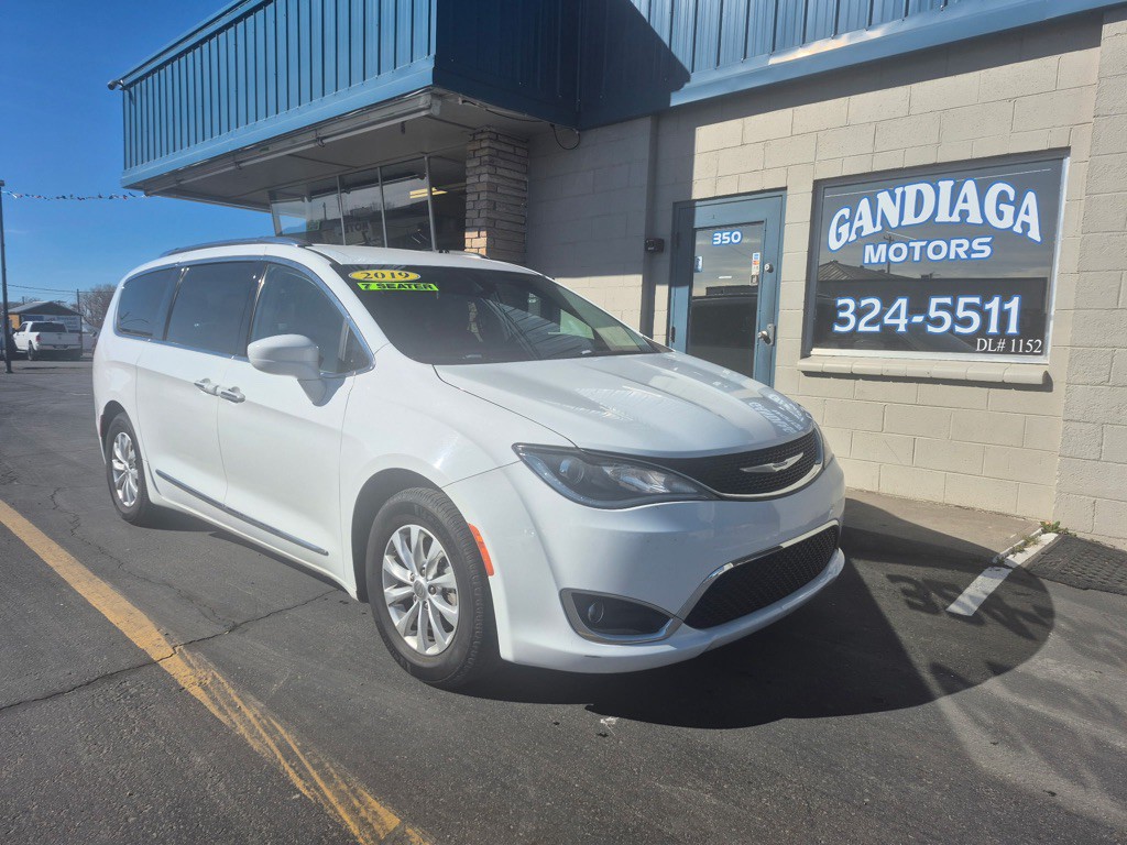 2019 Chrysler Pacifica Image 1