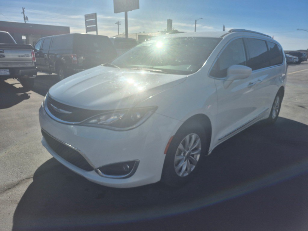 2019 Chrysler Pacifica Image 2