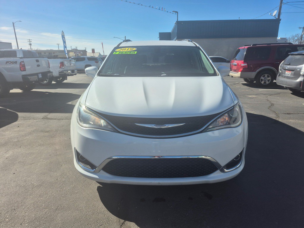 2019 Chrysler Pacifica Image 3