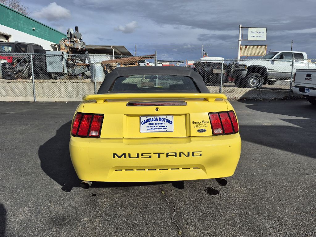 2003 Ford Mustang Image 2