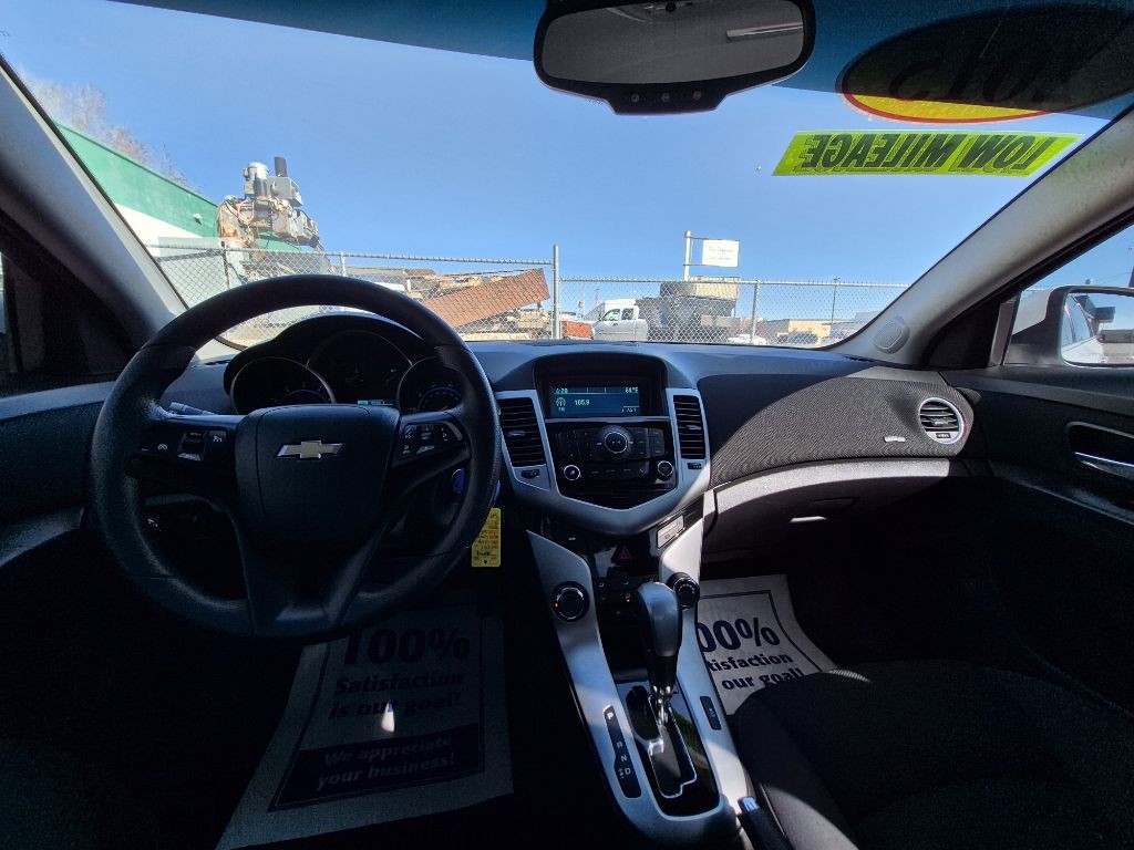 2015 Chevrolet Cruze Image 4