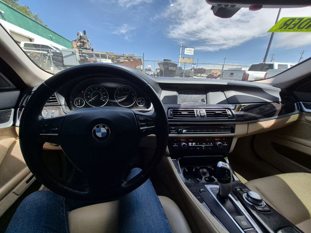 2011 BMW 5 Series Image 3
