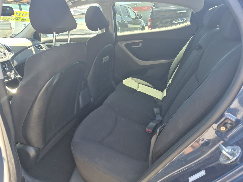 2016 Hyundai Elantra Image 3