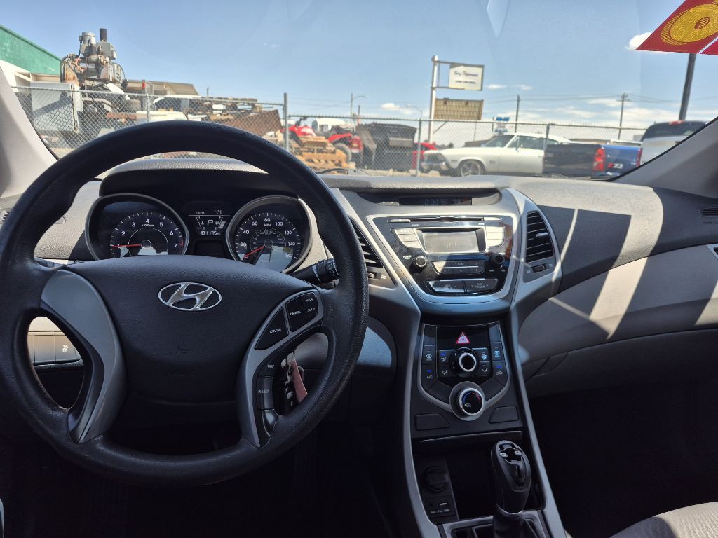 2016 Hyundai Elantra Image 2