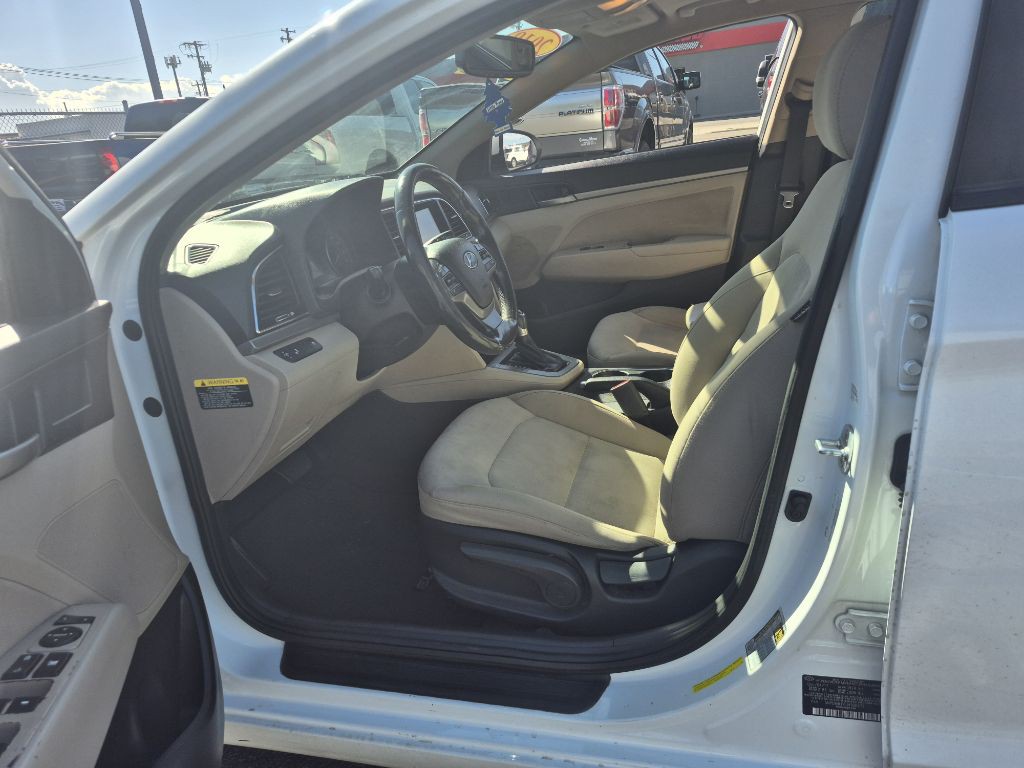 2018 Hyundai Elantra Image 2