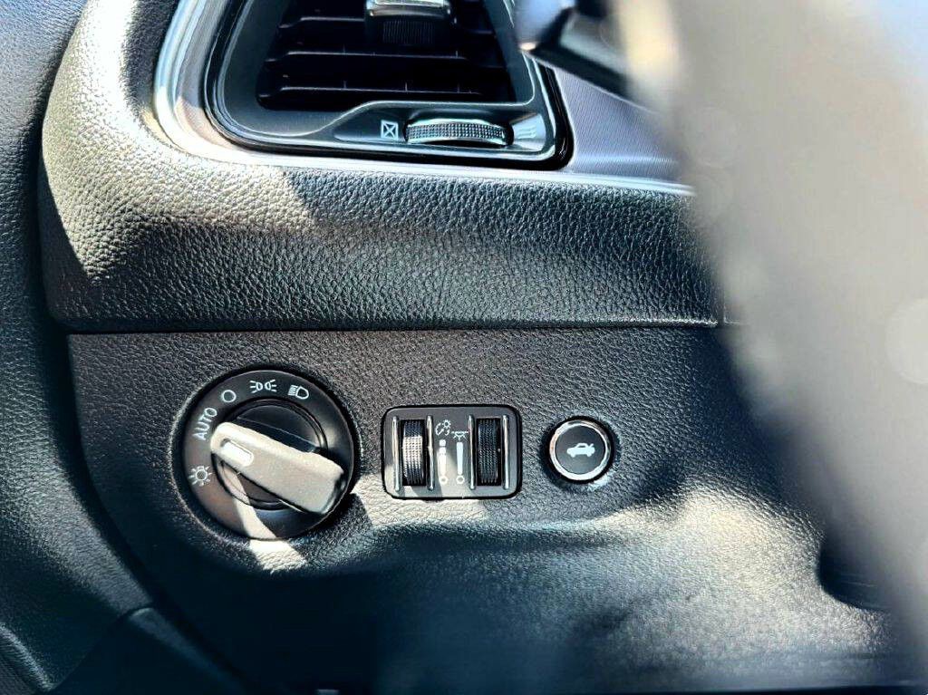 2021 Dodge Challenger Image 17