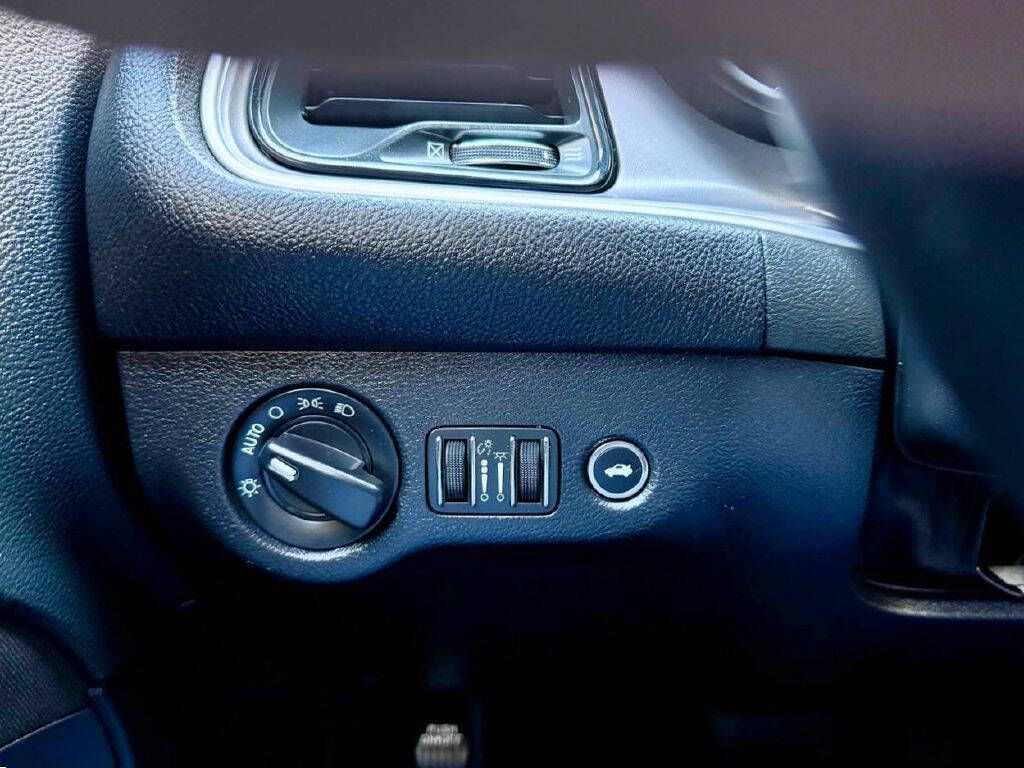 2019 Dodge Challenger Image 18
