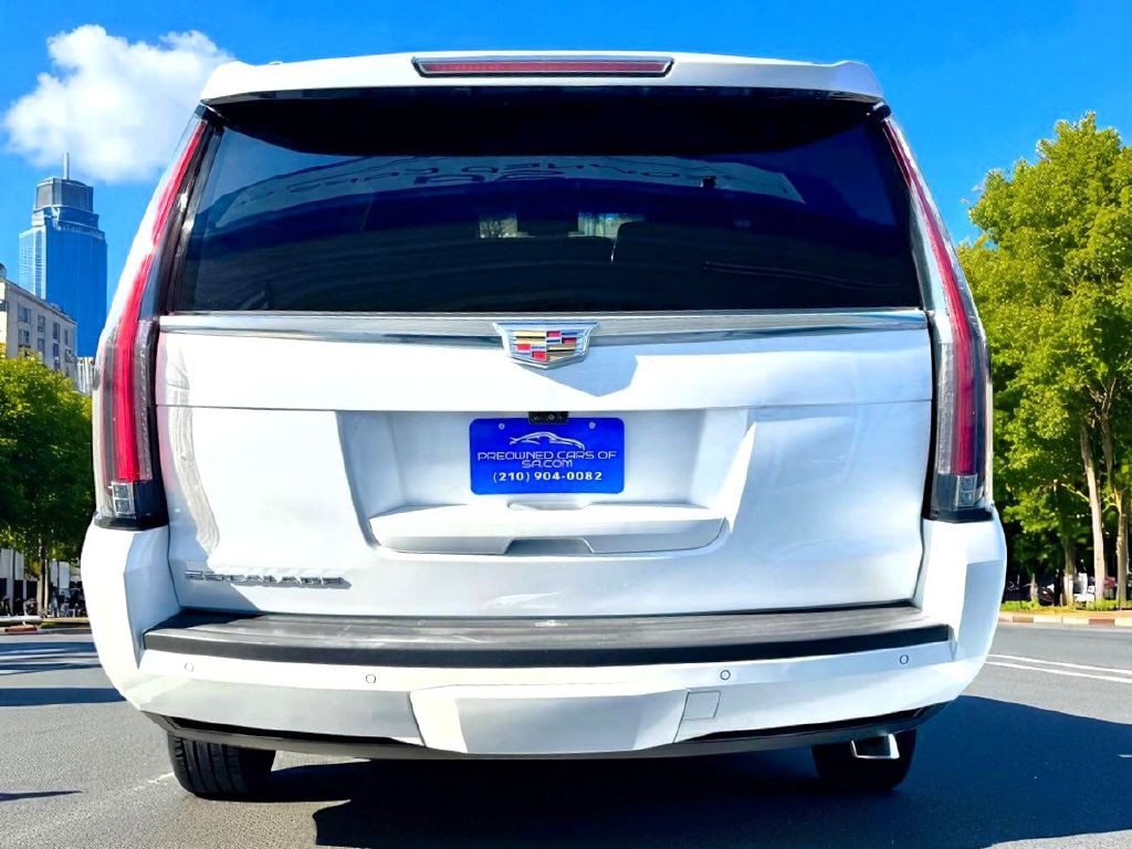 2017 Cadillac Escalade Image 4