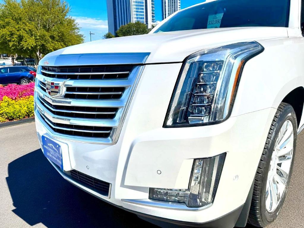 2017 Cadillac Escalade Image 9