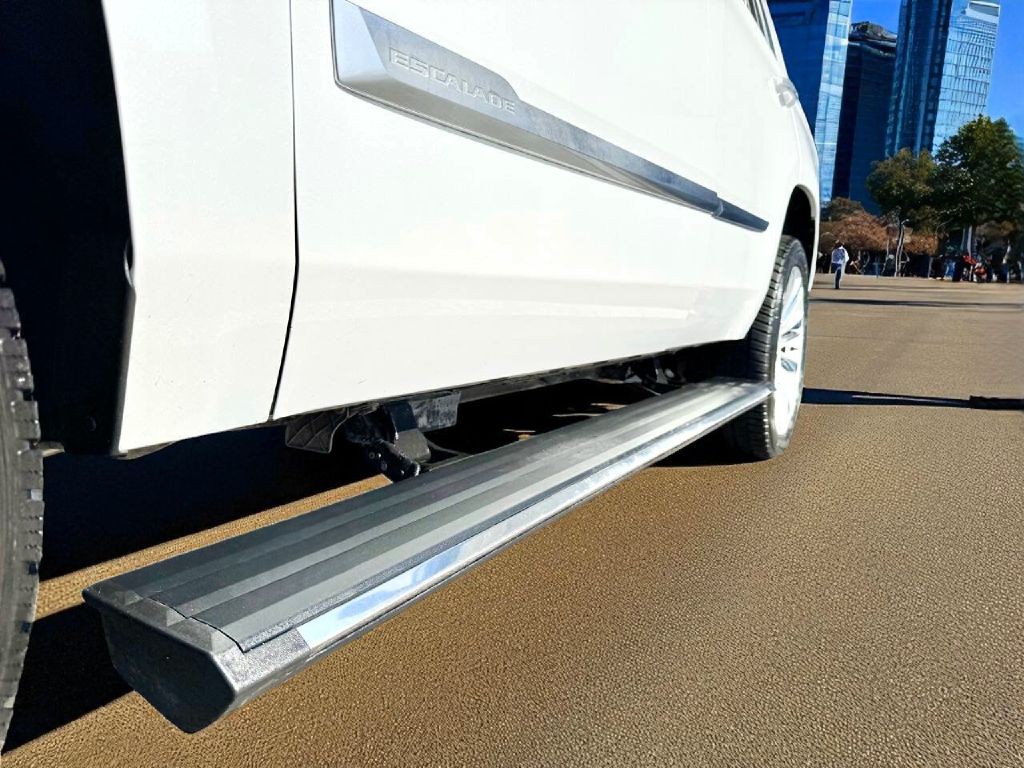 2017 Cadillac Escalade Image 10