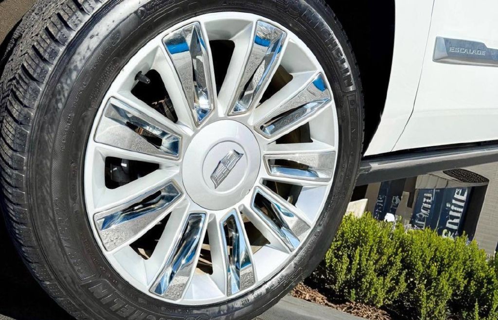 2017 Cadillac Escalade Image 11