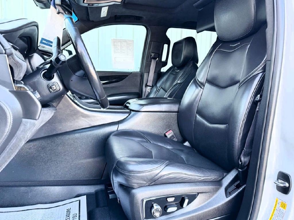 2017 Cadillac Escalade Image 12