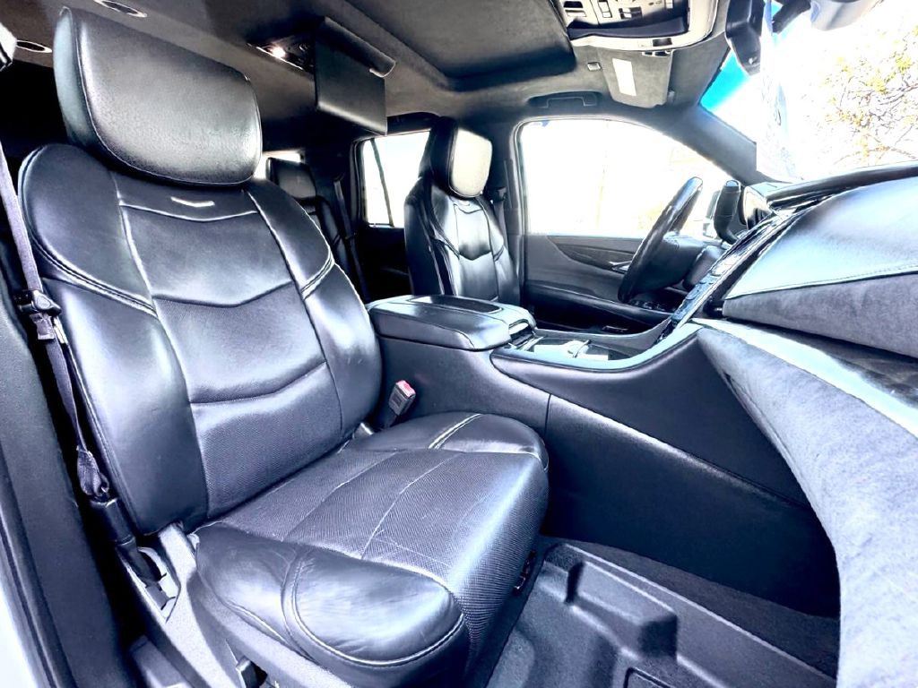 2017 Cadillac Escalade Image 16