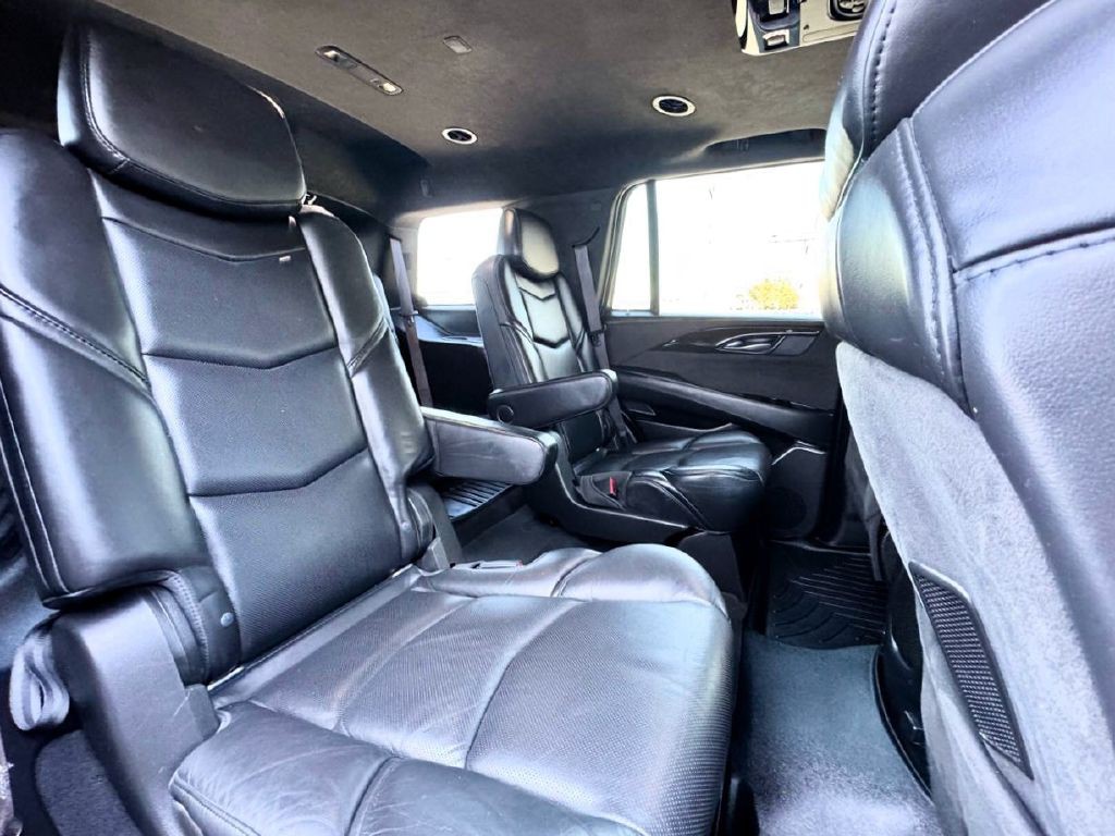 2017 Cadillac Escalade Image 17