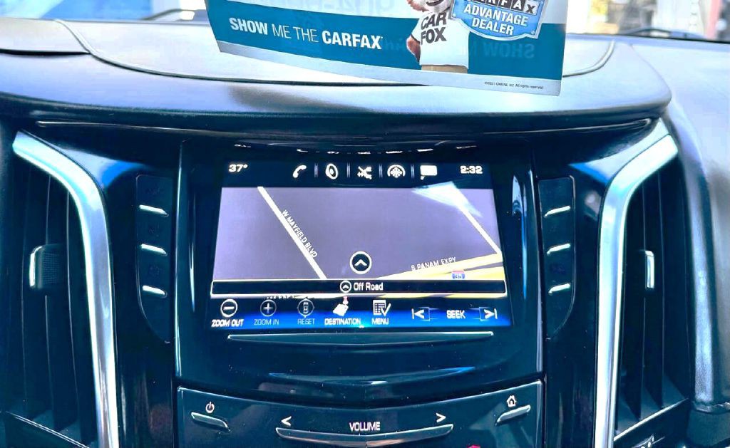 2017 Cadillac Escalade Image 32
