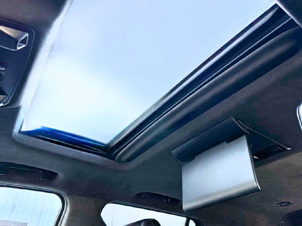 2017 Cadillac Escalade Image 36