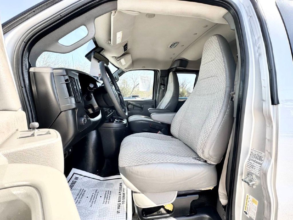 2019 Chevrolet Express Image 12