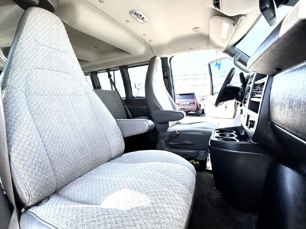 2019 Chevrolet Express Image 13