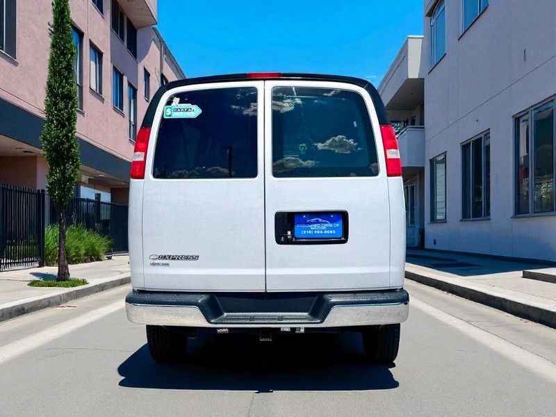 2019 Chevrolet Express Image 4