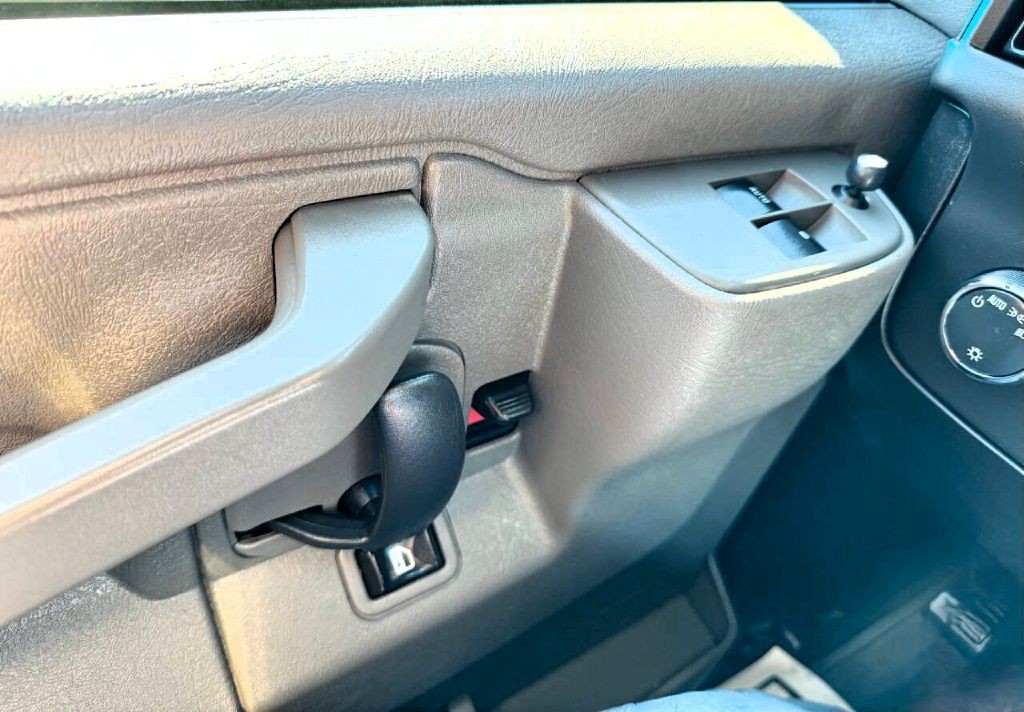 2019 Chevrolet Express Image 21