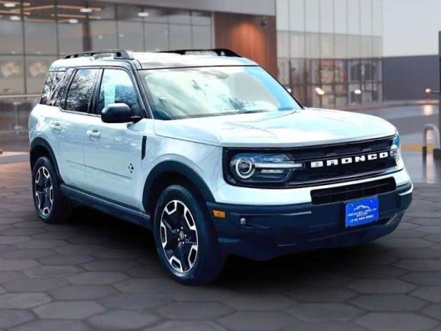 2022 Ford Bronco Image 1