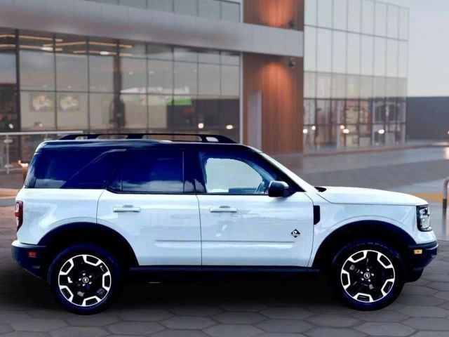 2022 Ford Bronco Image 2
