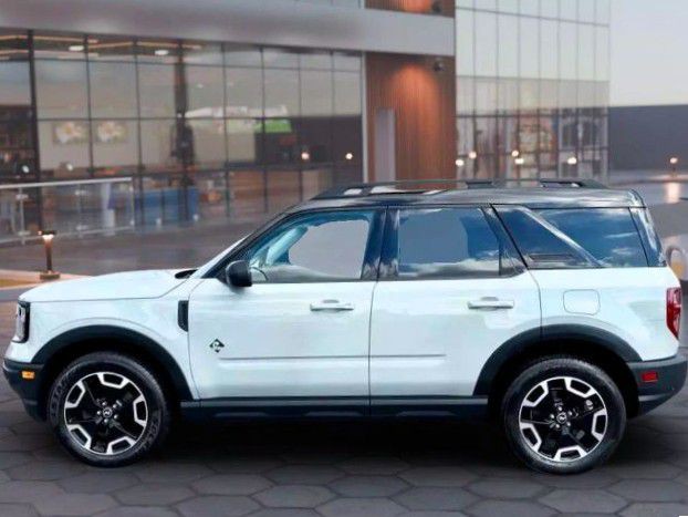 2022 Ford Bronco Image 6
