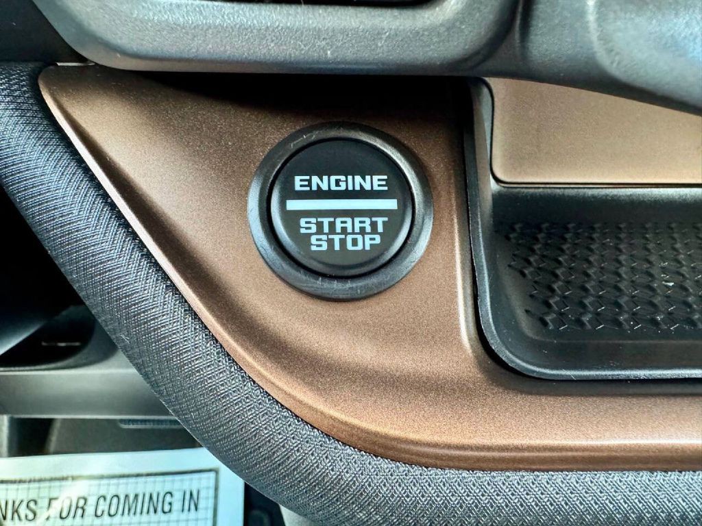 2022 Ford Bronco Image 28