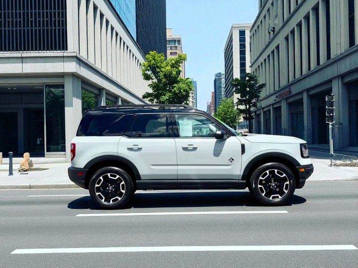 2022 Ford Bronco Image 2