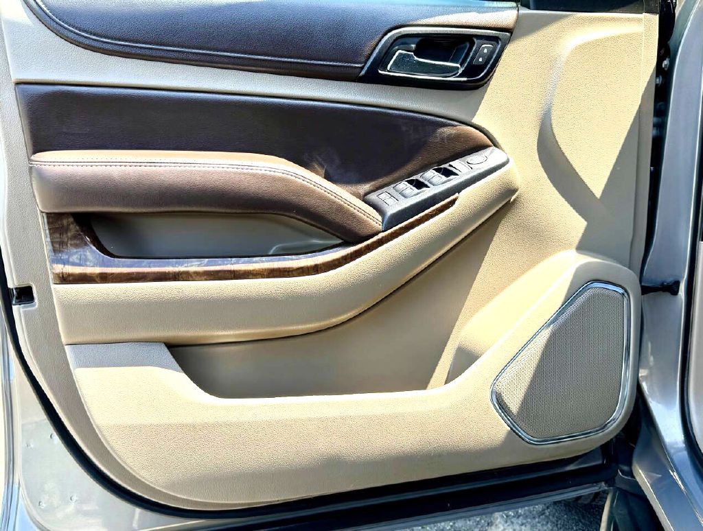 2019 Chevrolet Suburban Image 14