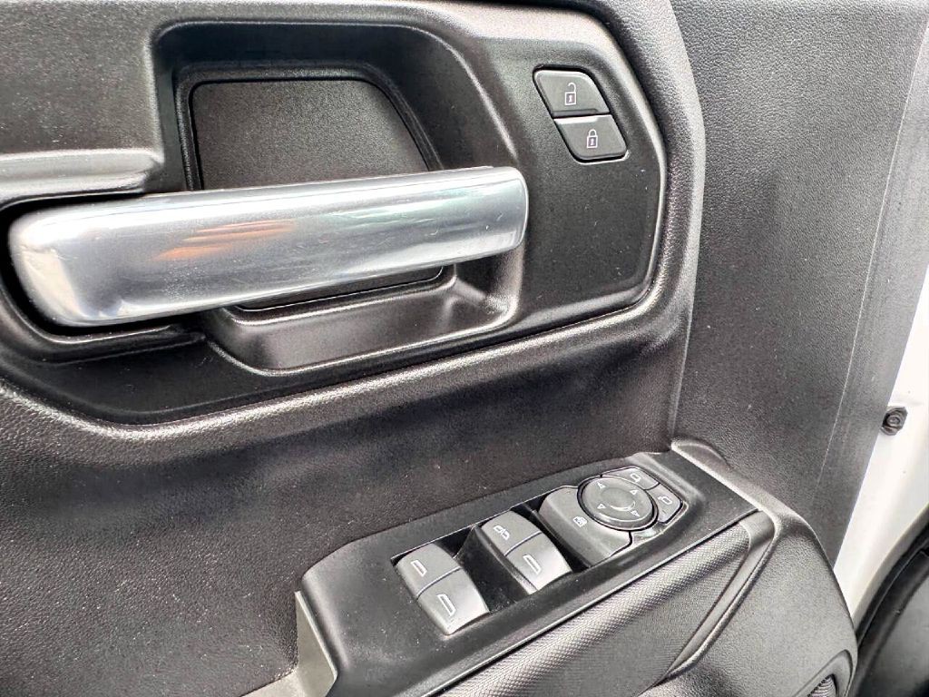 2019 Chevrolet Silverado 1500 Image 17