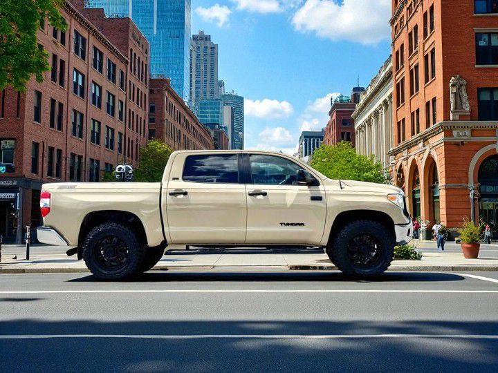 2017 Toyota Tundra Image 2