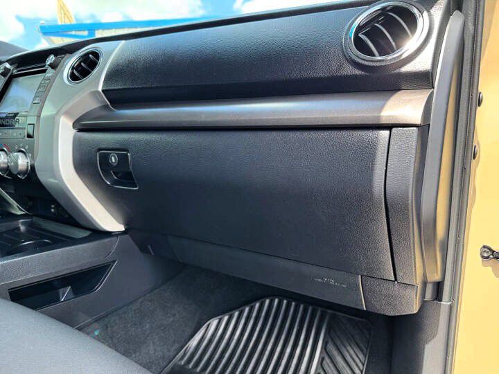2017 Toyota Tundra Image 17