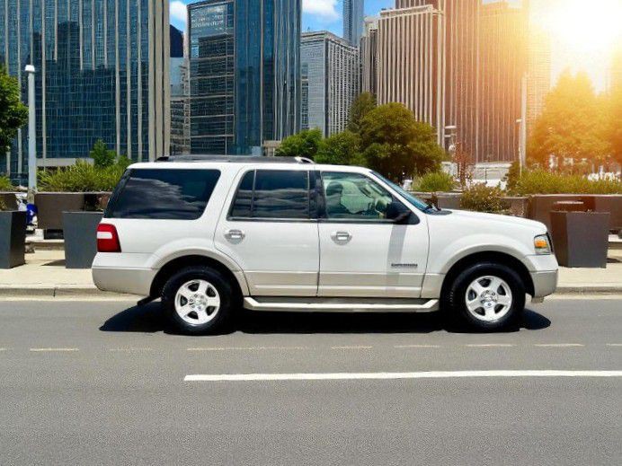 2008 Ford Expedition Image 2