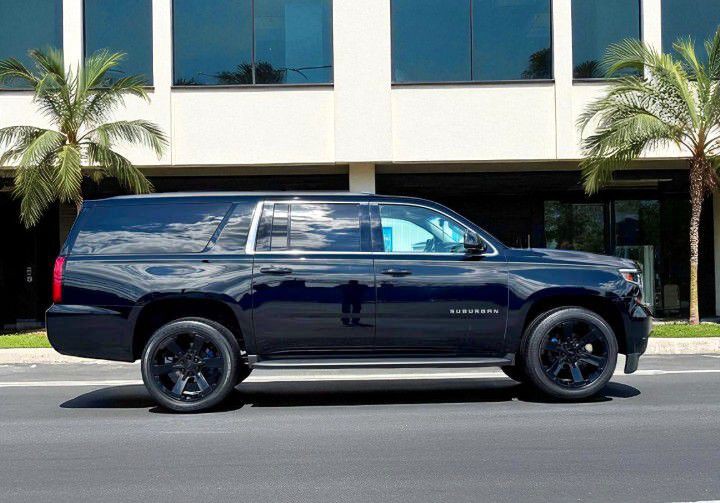 2019 Chevrolet Suburban Image 2