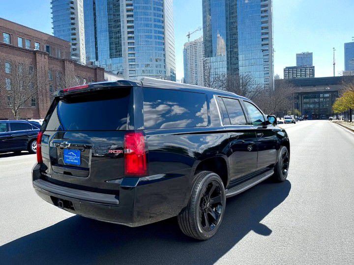 2019 Chevrolet Suburban Image 3