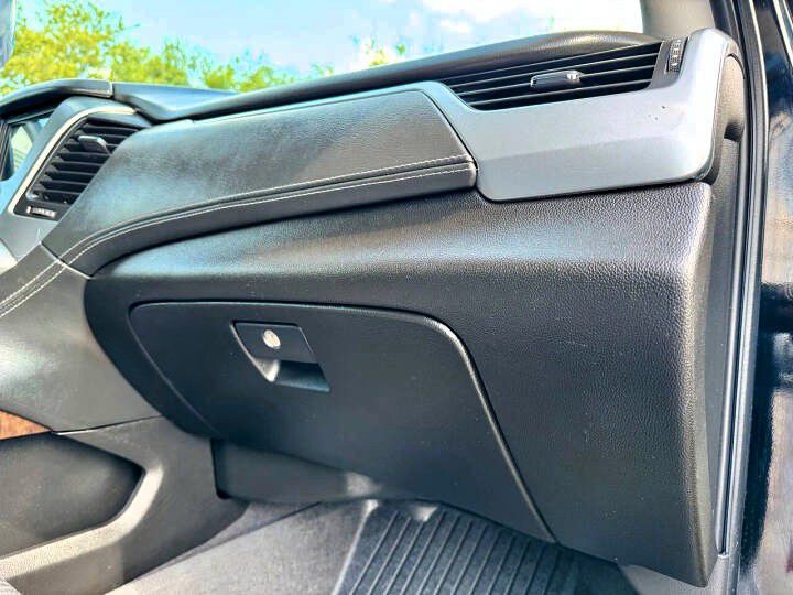 2019 Chevrolet Suburban Image 19