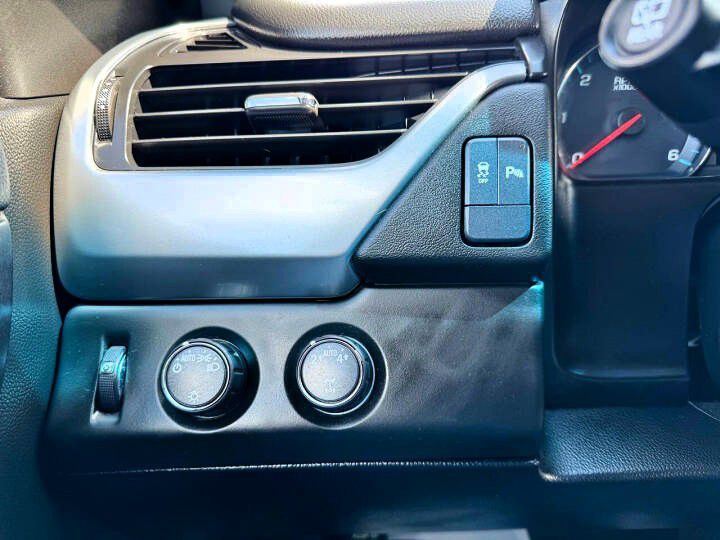 2019 Chevrolet Suburban Image 21