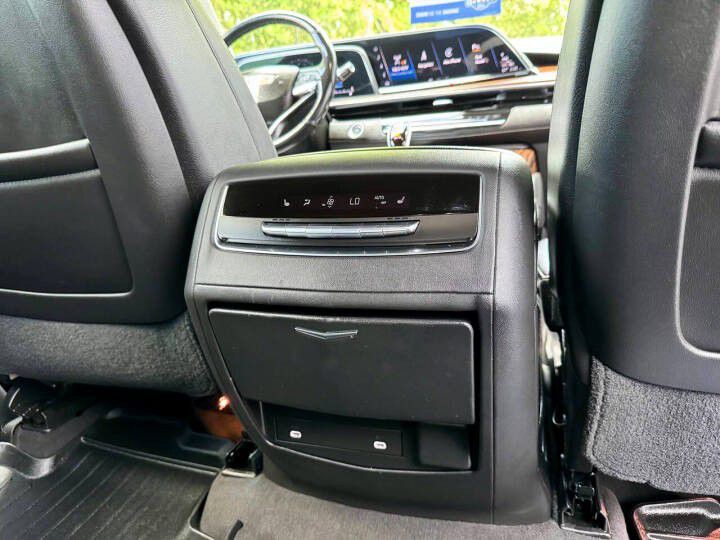 2021 Cadillac Escalade Image 17