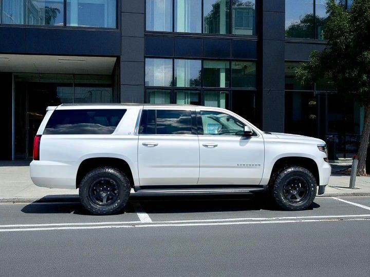 2019 Chevrolet Suburban Image 2
