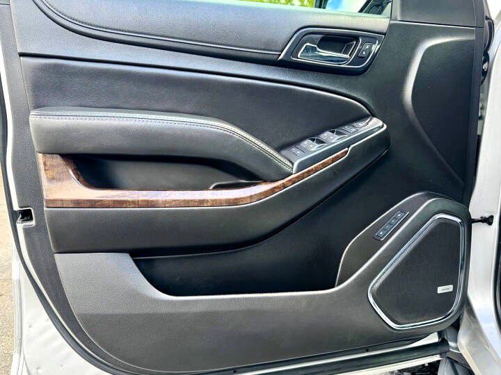2019 Chevrolet Suburban Image 13