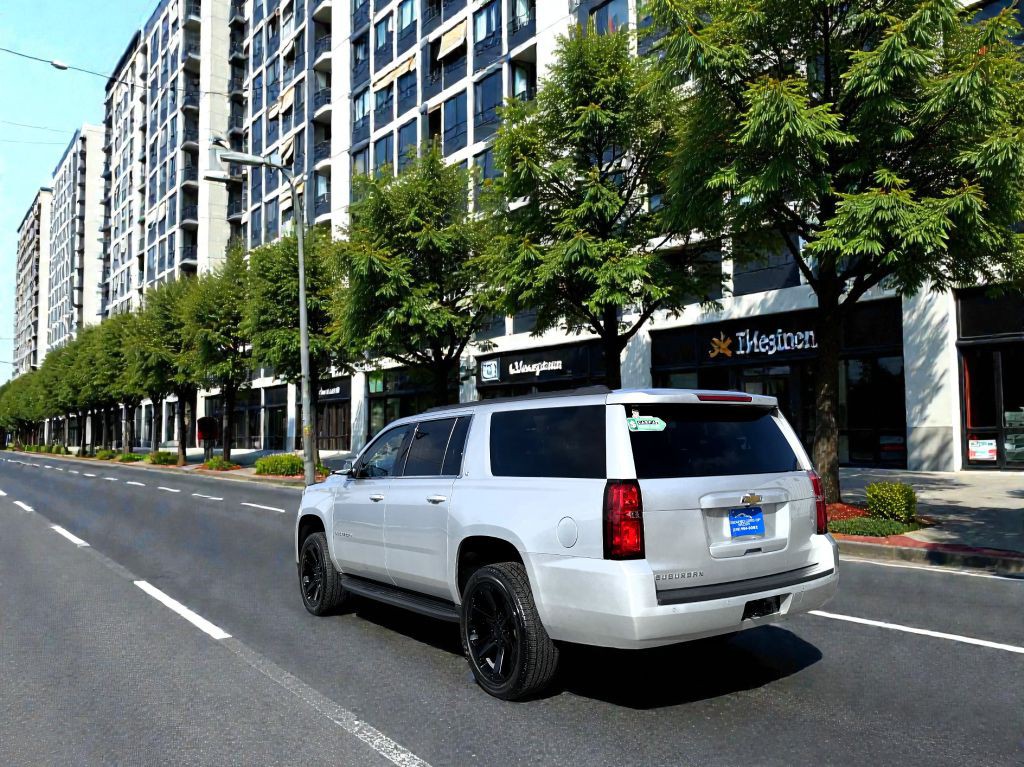 2019 Chevrolet Suburban Image 5