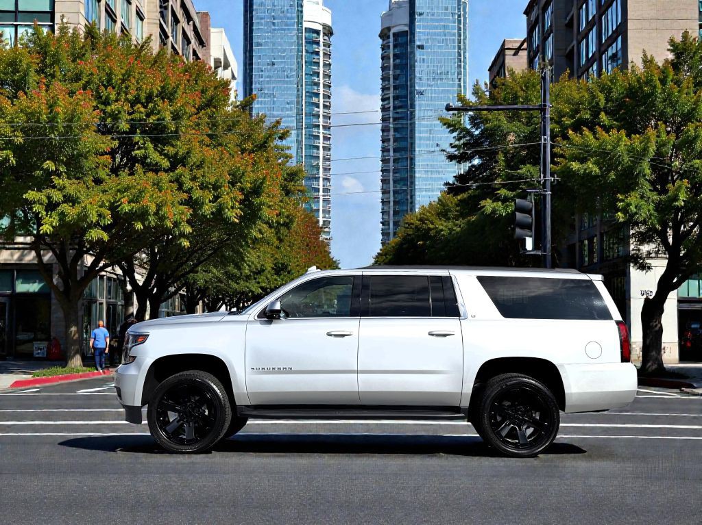 2019 Chevrolet Suburban Image 6