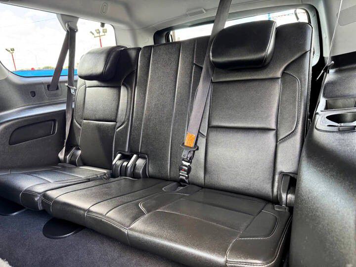 2019 Chevrolet Suburban Image 12